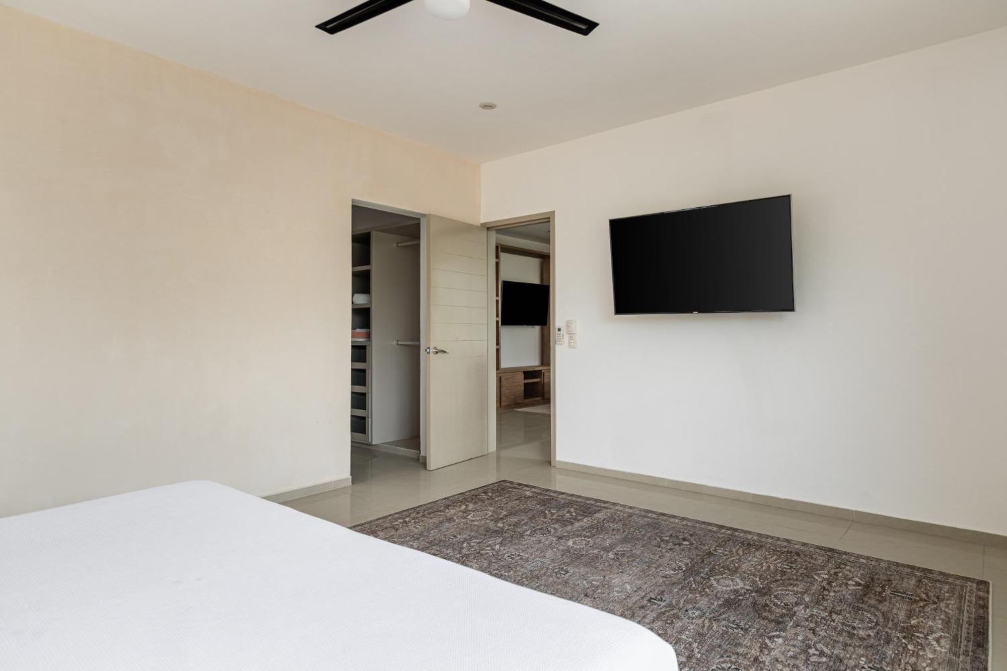 Large 4br Family House With Pool Apartment